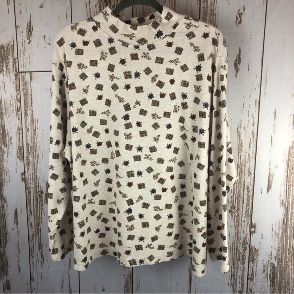 Bobbie Brooks, Long Sleeve Turtleneck type Shirt. 22W-24W. Good used condition!